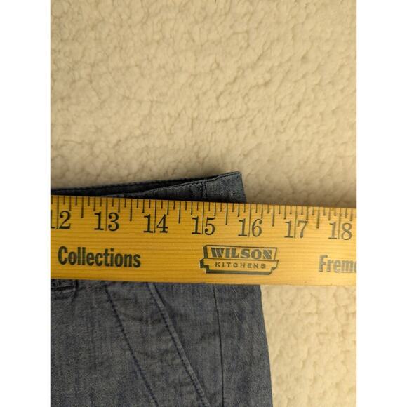 Old Navy 8 Jean Short Shorts Chambray Denim Blue Pockets Women Size 8 II-24 - Picture 4 of 7